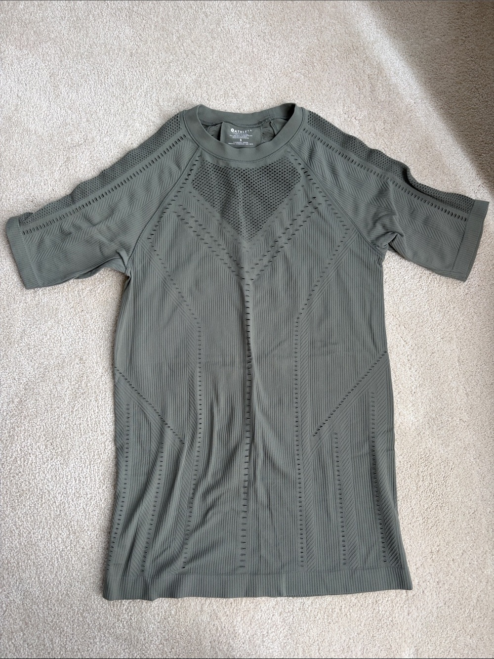 NEW Athleta Activewear Small Green Short Sleeve Compression T-Shirt Workout